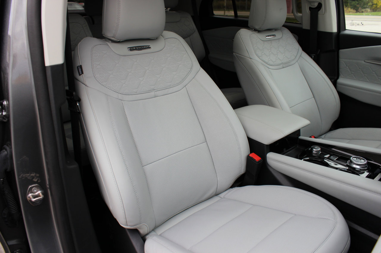 Used 2025 Ford Explorer Platinum w/ LUX Leather Package image 30