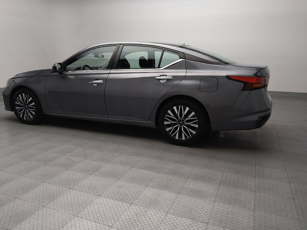 Used 2024 Nissan Altima 2.5 SV image 3