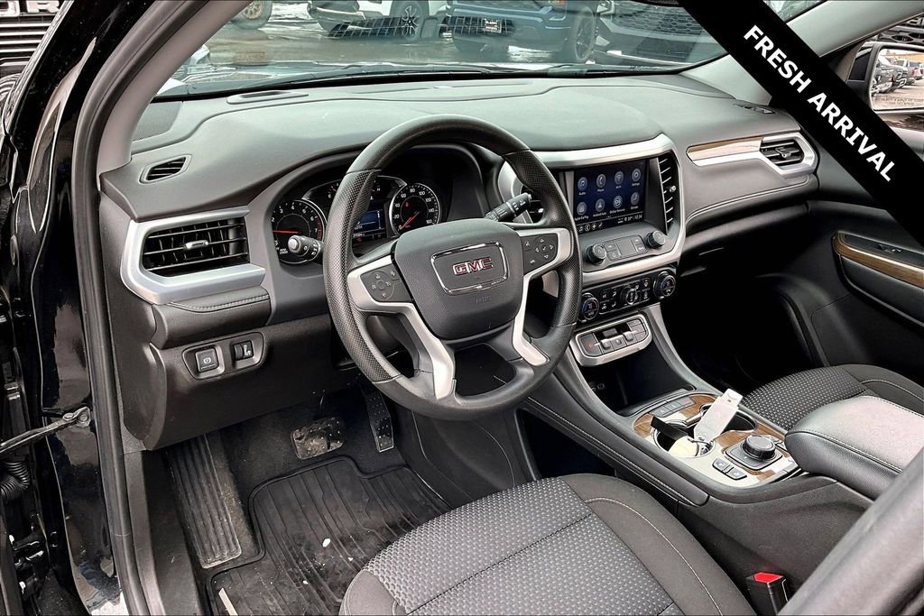 Used 2023 GMC Acadia SLE w/ Driver Convenience Package image 16
