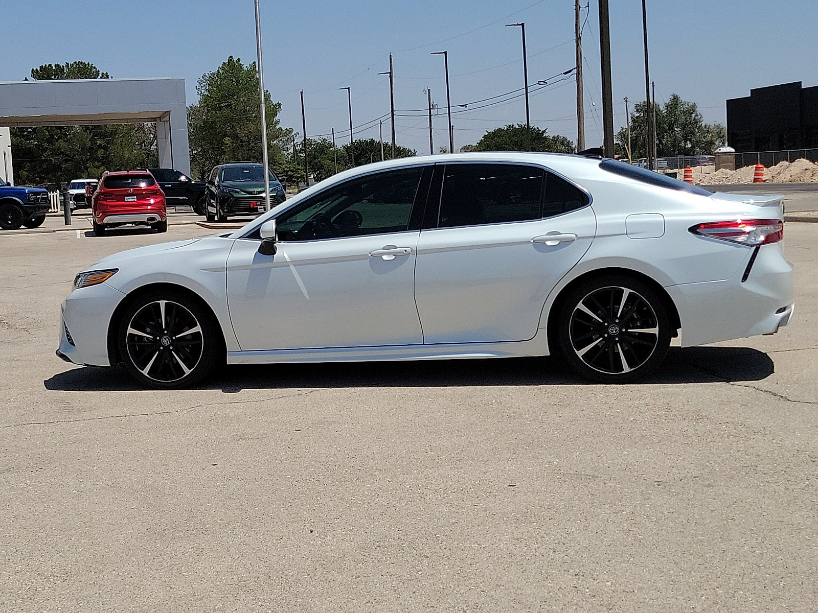 Used 2019 Toyota Camry XSE FWD image 2