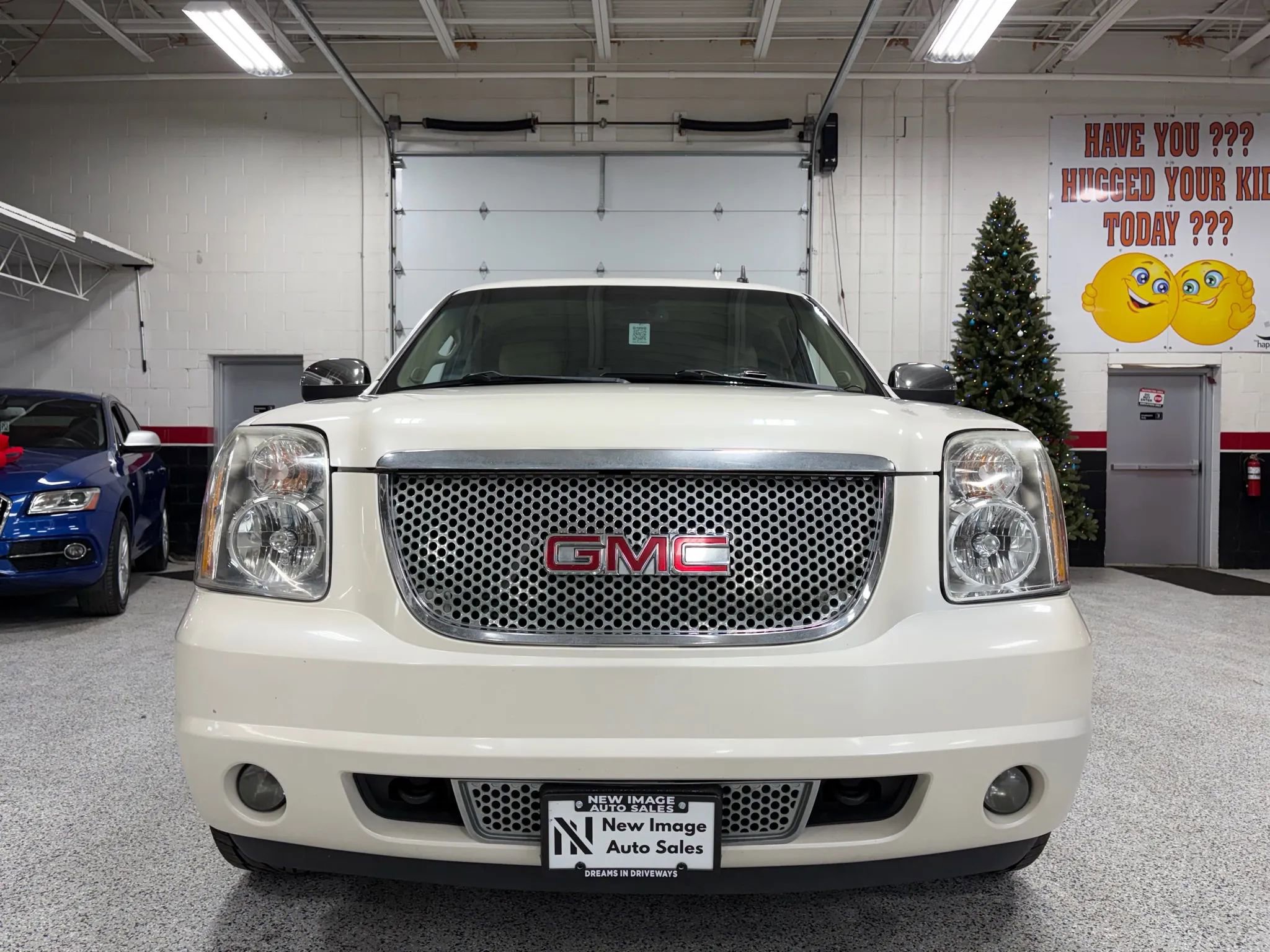Used 2012 GMC Yukon XL Denali image 10