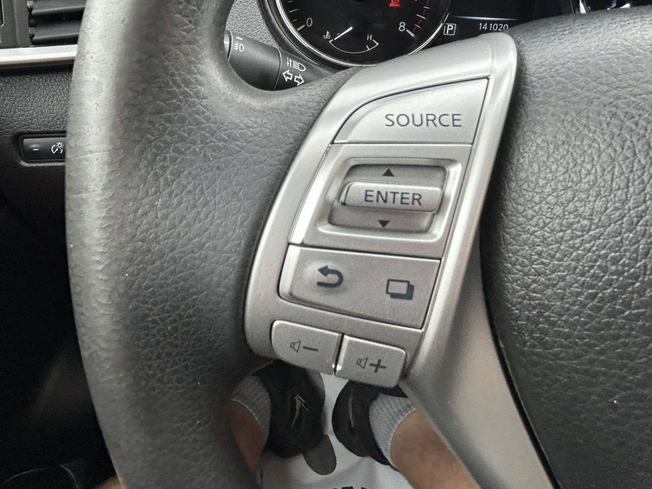 Used 2016 Nissan Rogue SV AWD/4WD image 19