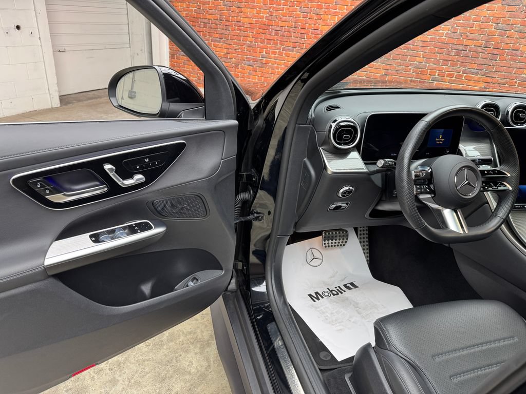 Certified 2025 Mercedes-Benz GLC 300 4MATIC image 9