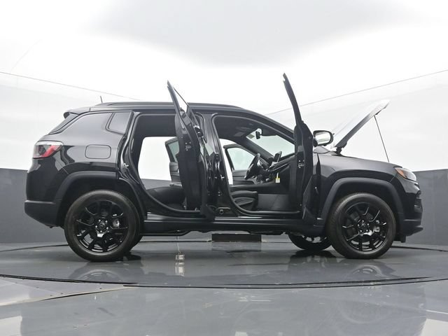 New 2025 Jeep Compass Latitude w/ Sun & Sound Group AWD/4WD image 61