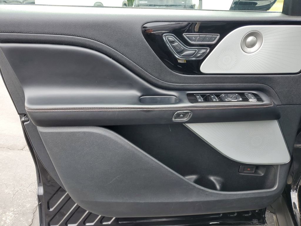 Used 2022 Lincoln Aviator Reserve w/ Equipment Group 201A image 25