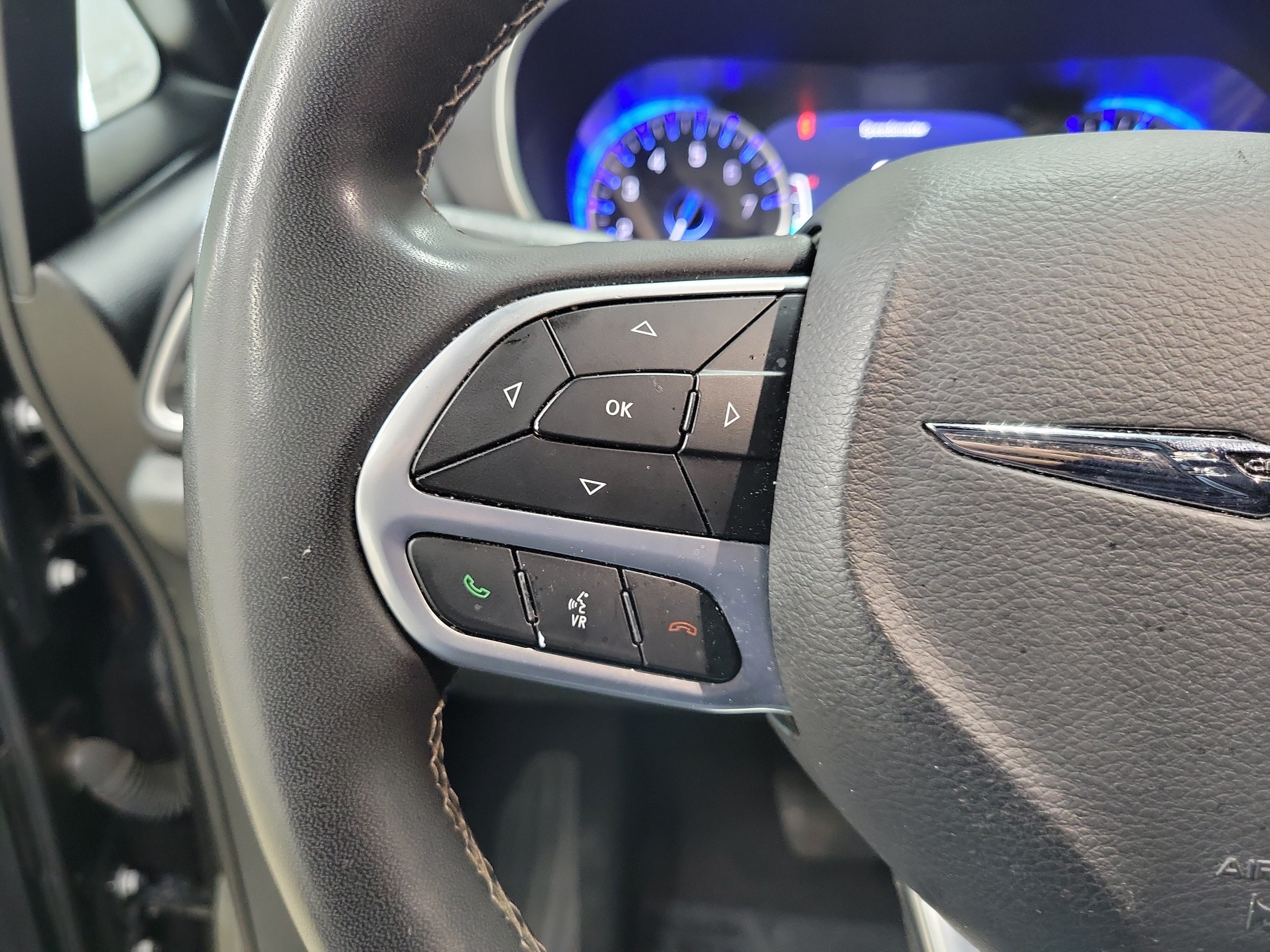 Used 2025 Chrysler Pacifica Select FWD image 25