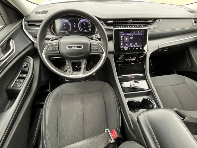 Used 2023 Jeep Grand Cherokee L Laredo image 10