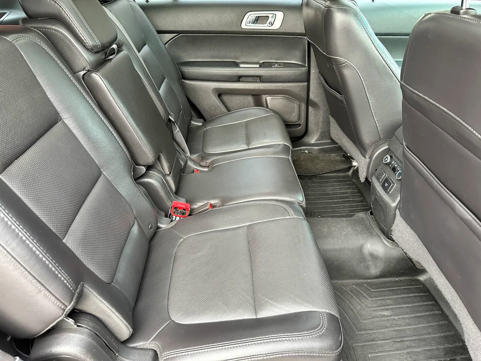 Used 2015 Ford Explorer Limited w/ Equipment Group 302A AWD/4WD image 19