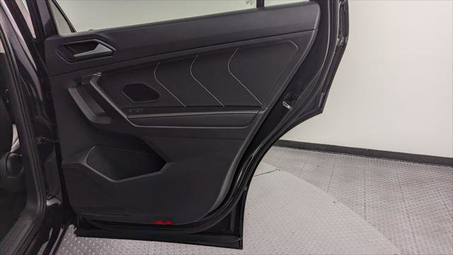 Used 2022 Volkswagen Tiguan SE image 21