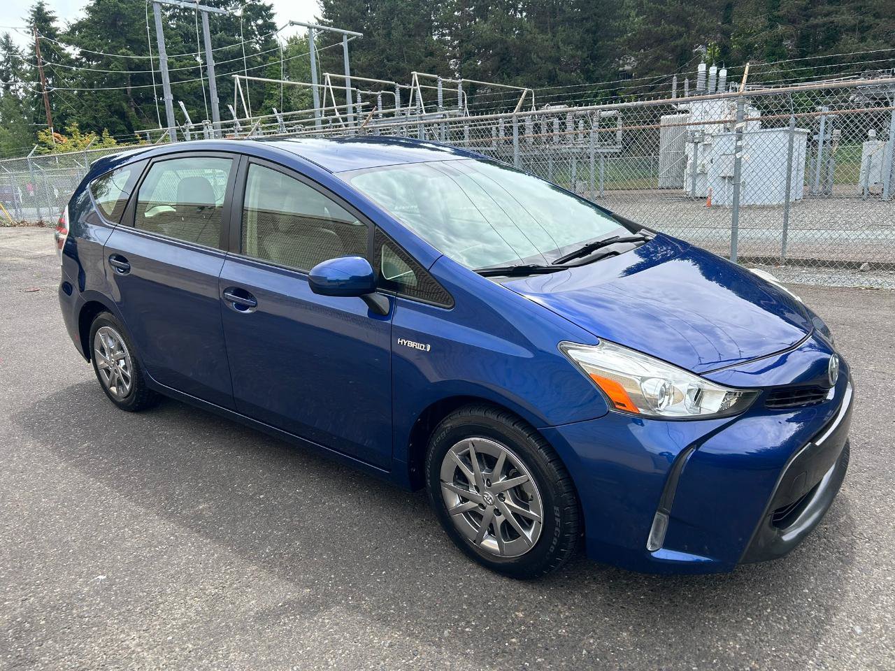 Used 2015 Toyota Prius V Four FWD image 3