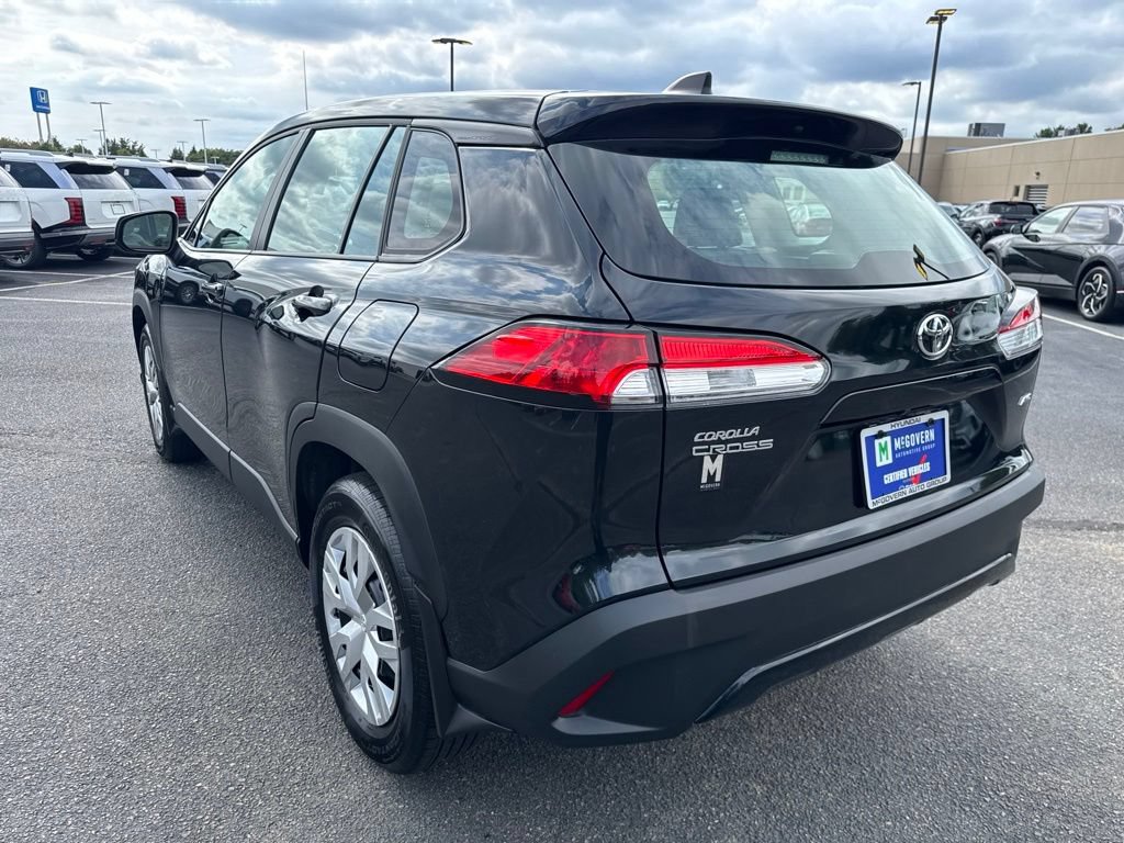 Used 2025 Toyota Corolla Cross L AWD/4WD image 4