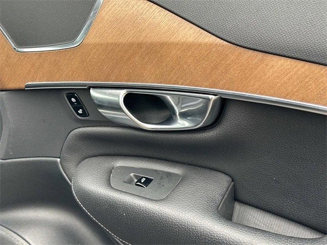 Used 2022 Volvo XC90 T6 Momentum image 9