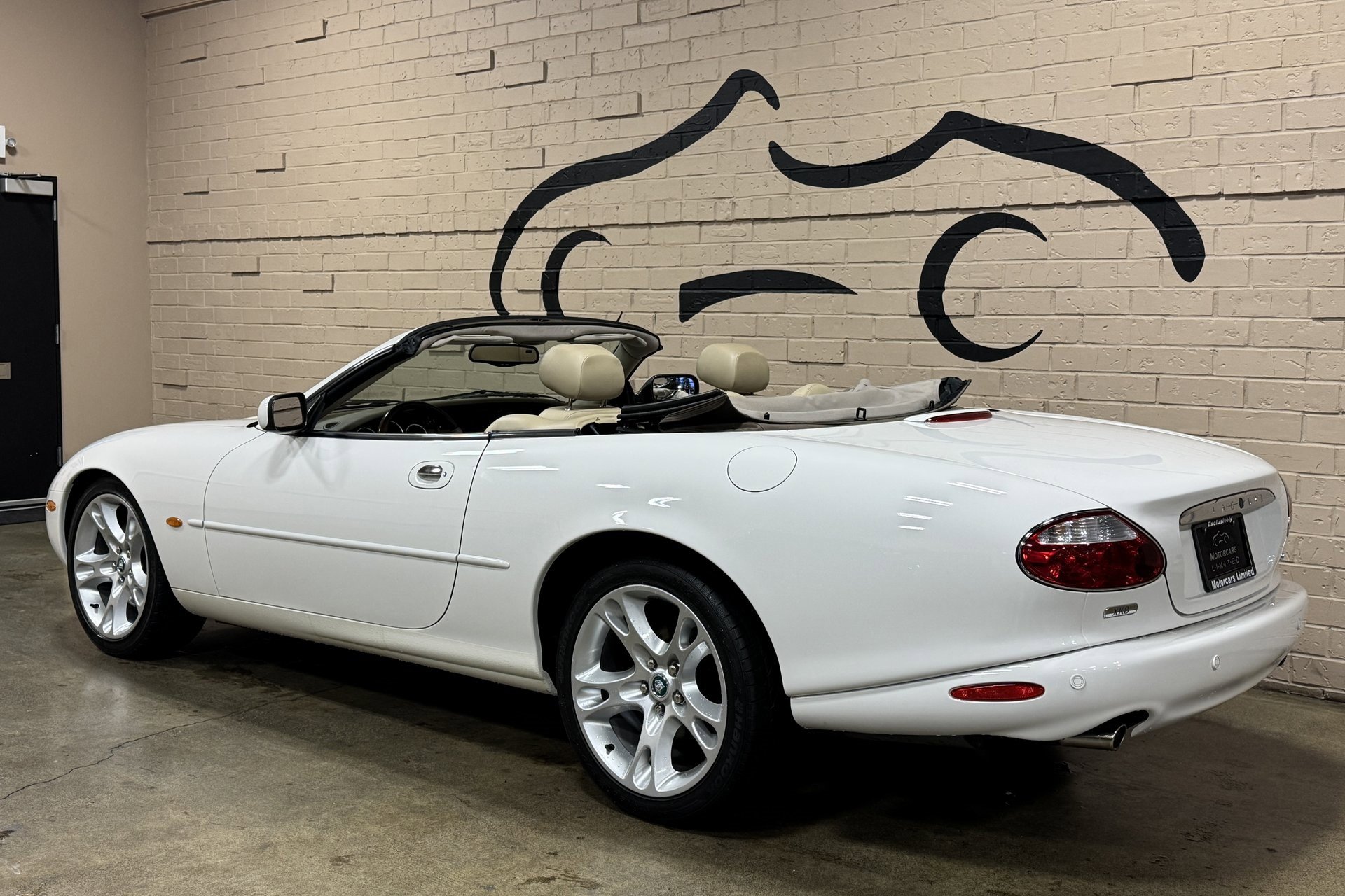 Used 2003 Jaguar XK8 Convertible image 4