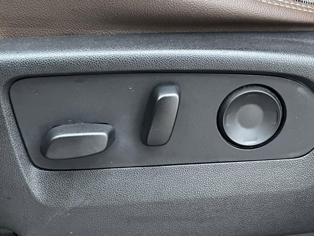 Used 2021 Chevrolet Tahoe High Country w/ Premium Package image 9