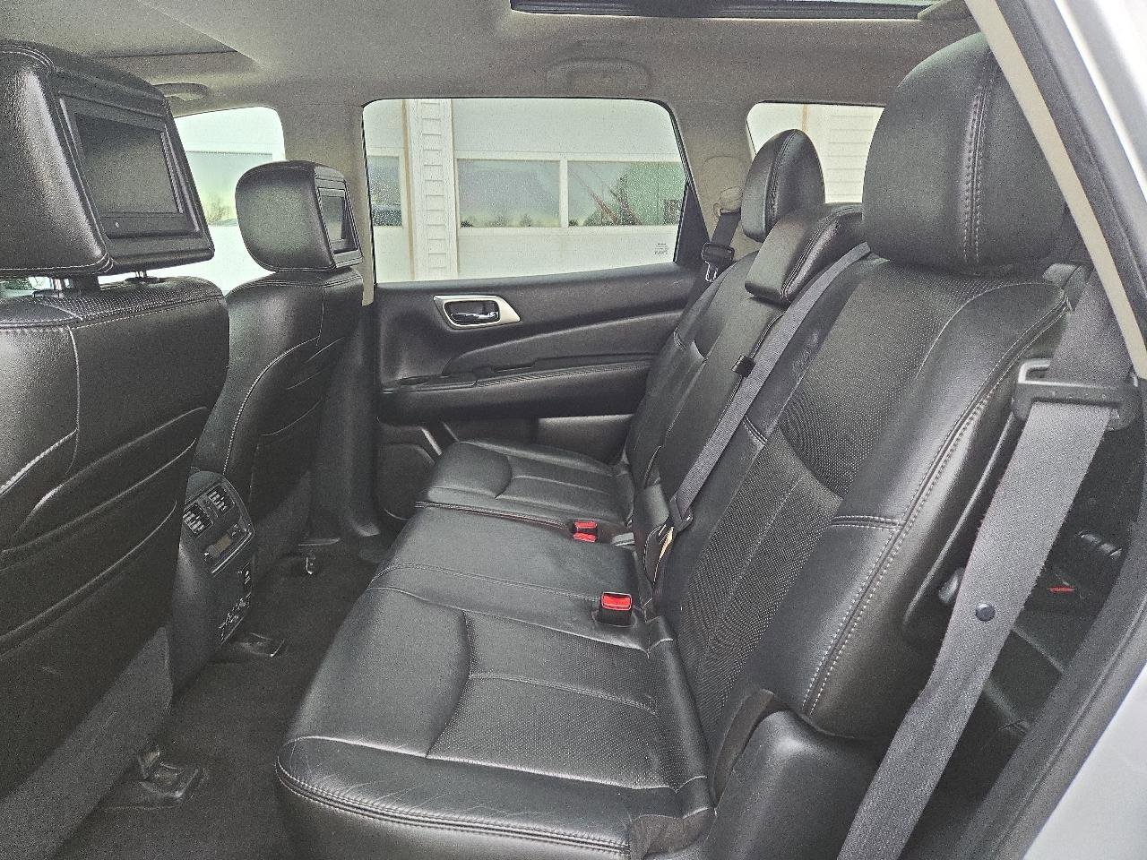 Used 2013 Nissan Pathfinder Platinum w/ Platinum Premium Pkg image 10