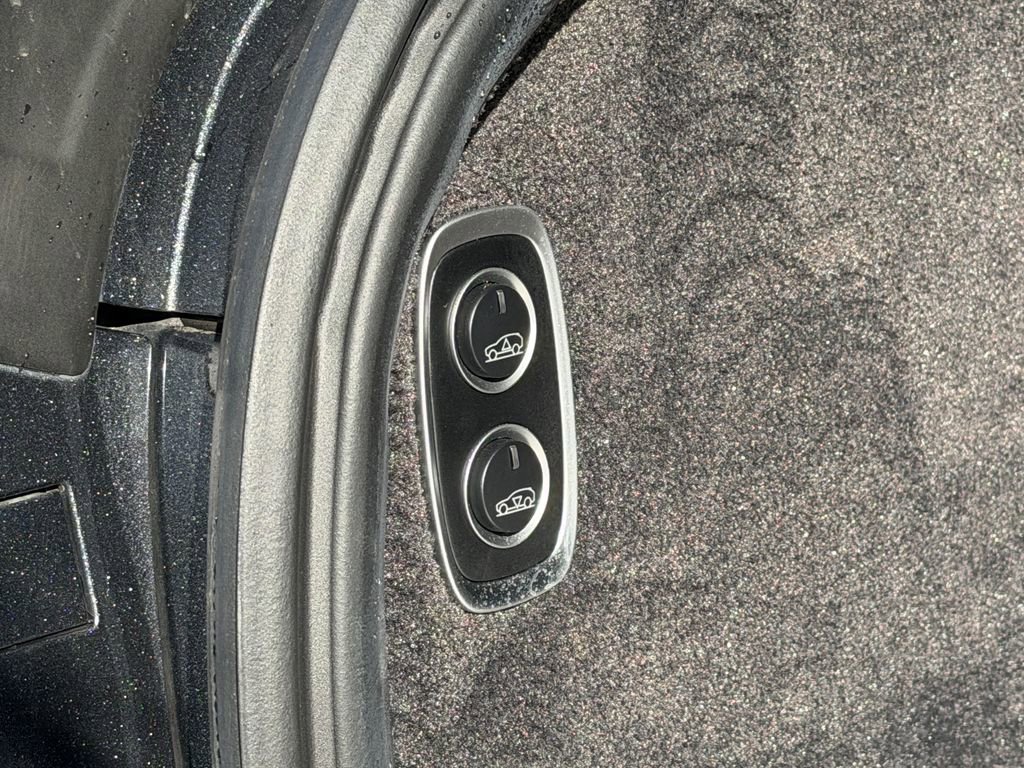 Used 2021 Aston Martin DBX image 44