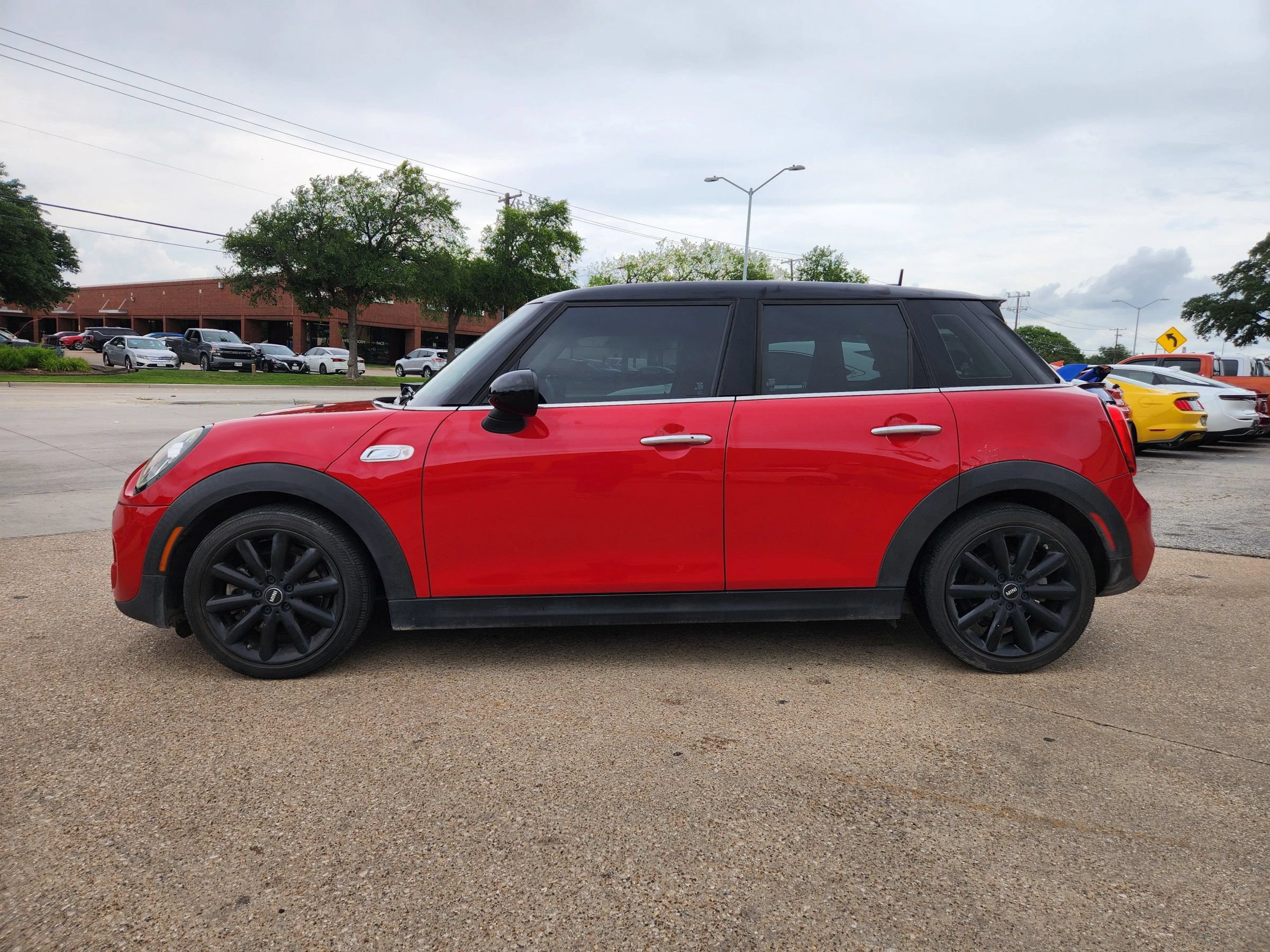 Used 2019 MINI Cooper S w/ Premium Package FWD image 2