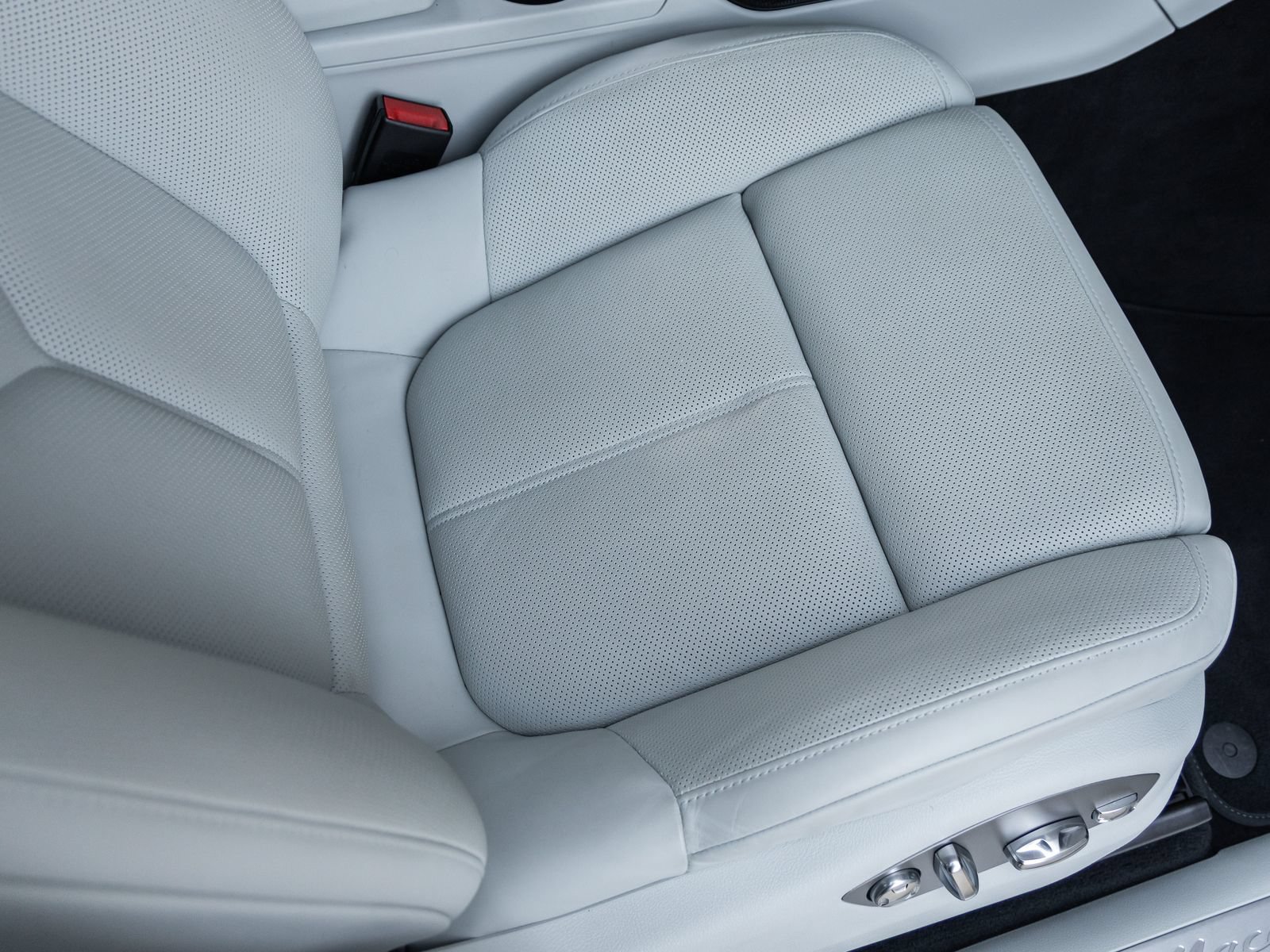 Certified 2024 Porsche Macan S AWD/4WD image 43