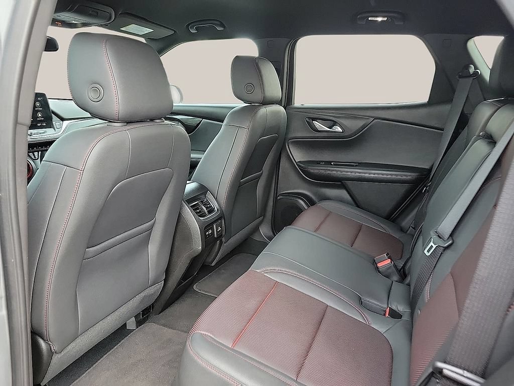 Used 2025 Chevrolet Blazer RS FWD image 9
