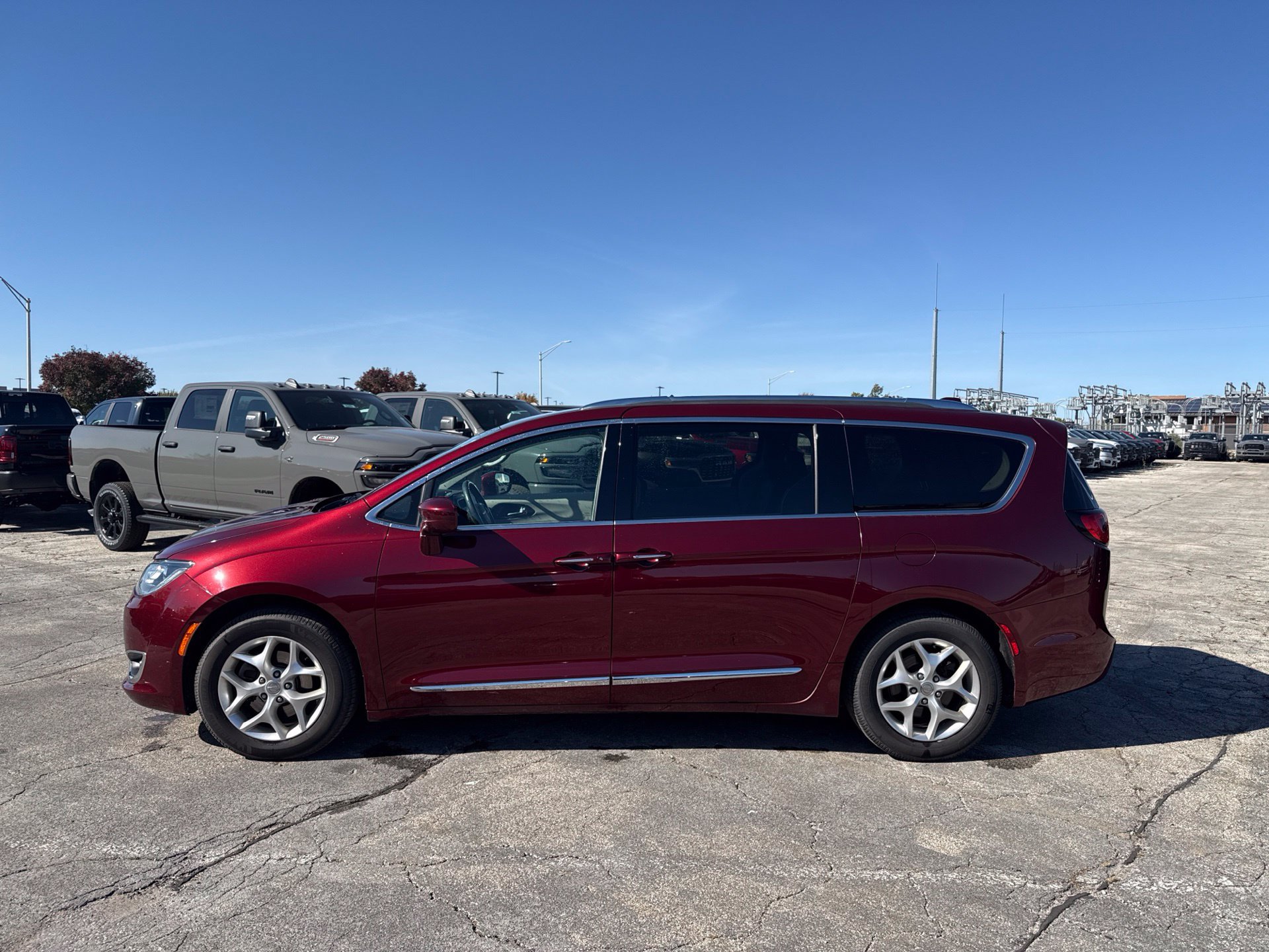 Used 2017 Chrysler Pacifica Touring-L Plus FWD image 10