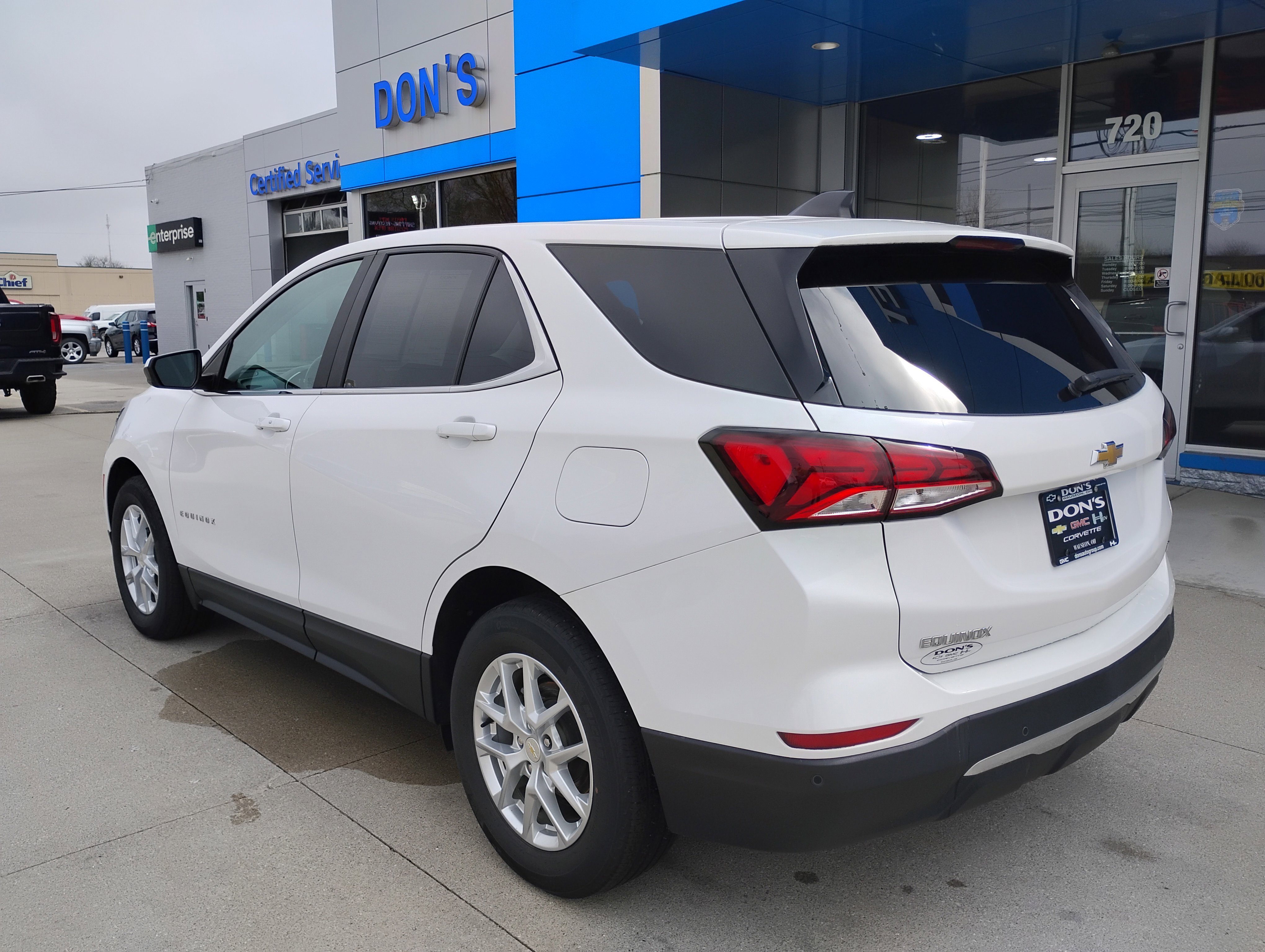 Used 2022 Chevrolet Equinox LT FWD image 2