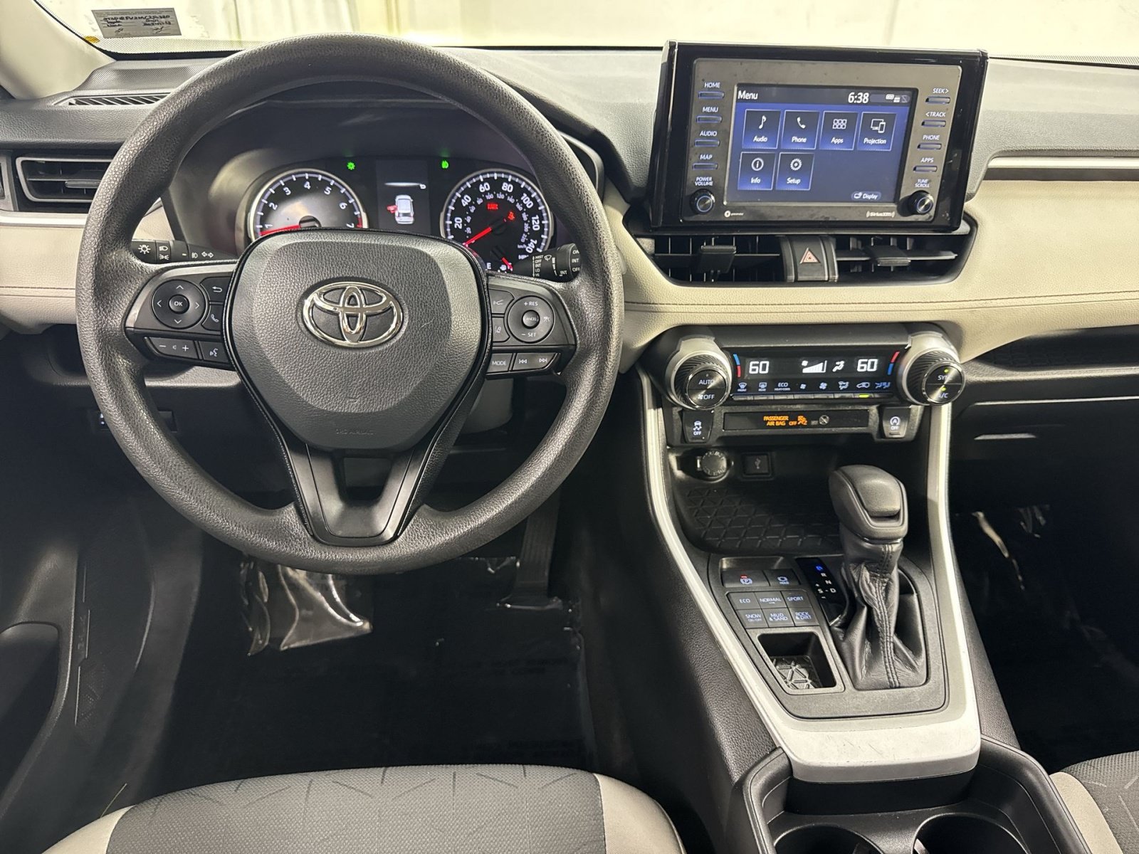 Used 2021 Toyota RAV4 XLE AWD/4WD image 35