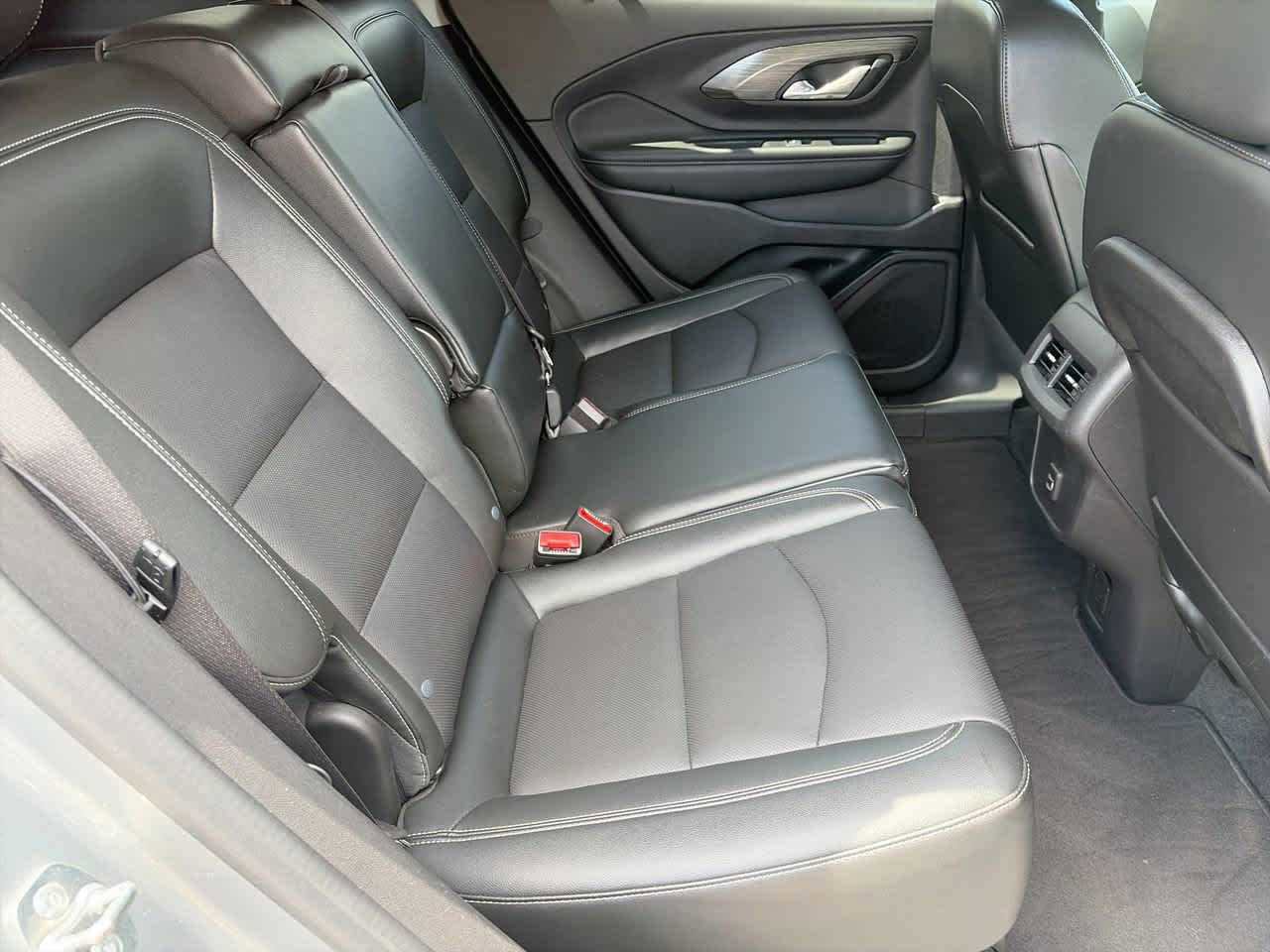 Used 2024 GMC Terrain SLT AWD/4WD image 14