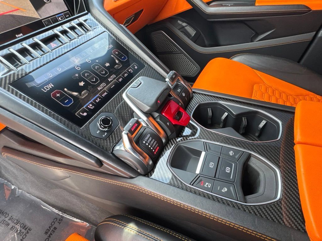 Used 2021 Lamborghini Urus AWD/4WD image 28