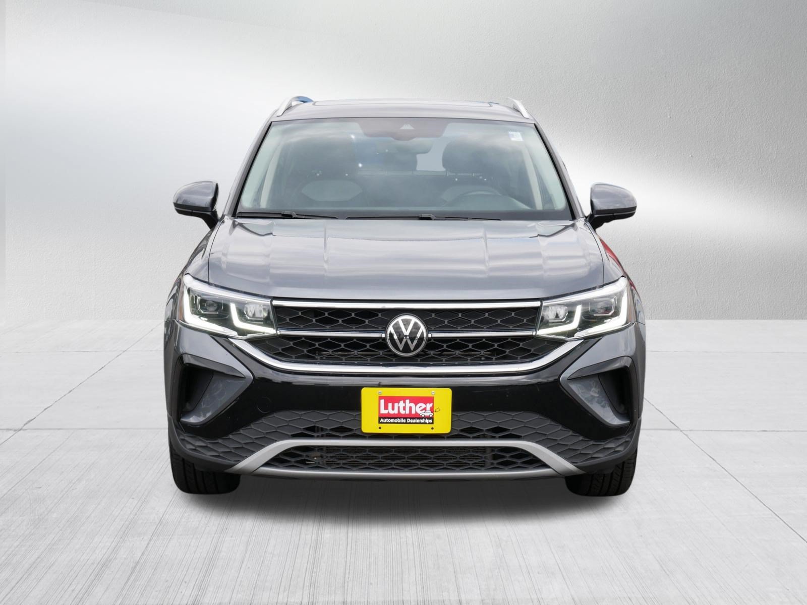 Used 2022 Volkswagen Taos SEL AWD/4WD image 2