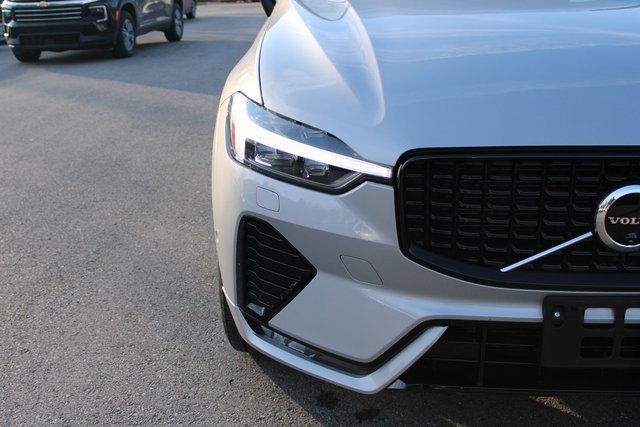 Used 2025 Volvo XC60 B5 Plus image 41