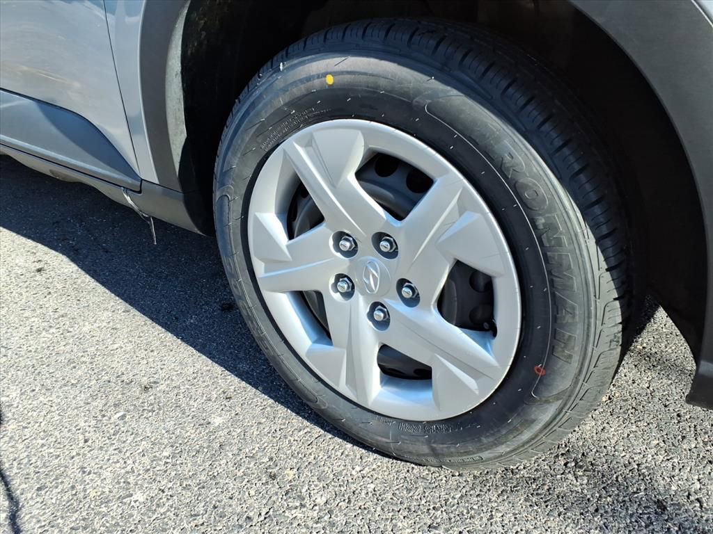 Used 2020 Hyundai Venue SE image 3