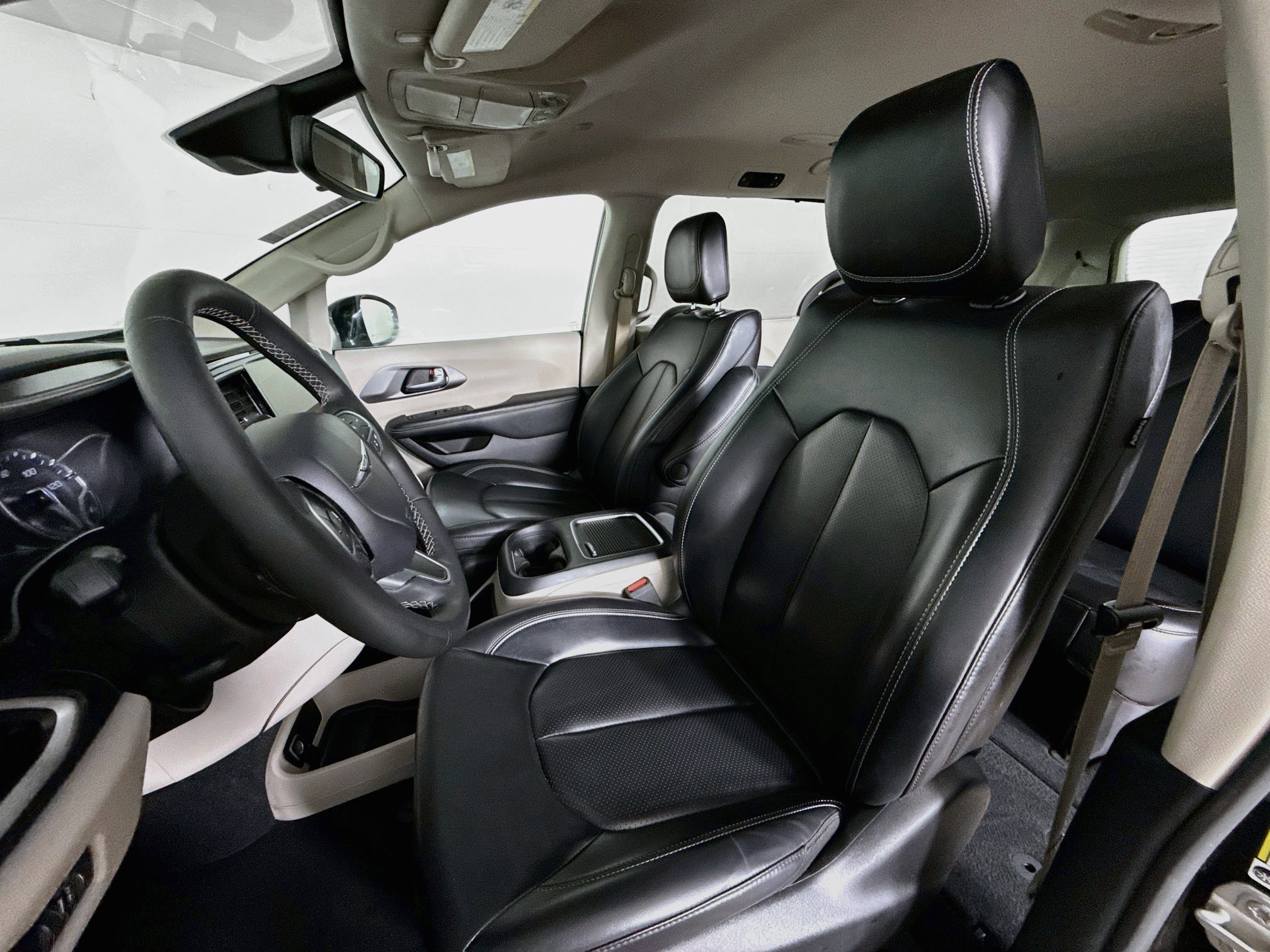 Used 2024 Chrysler Pacifica Touring-L FWD image 24
