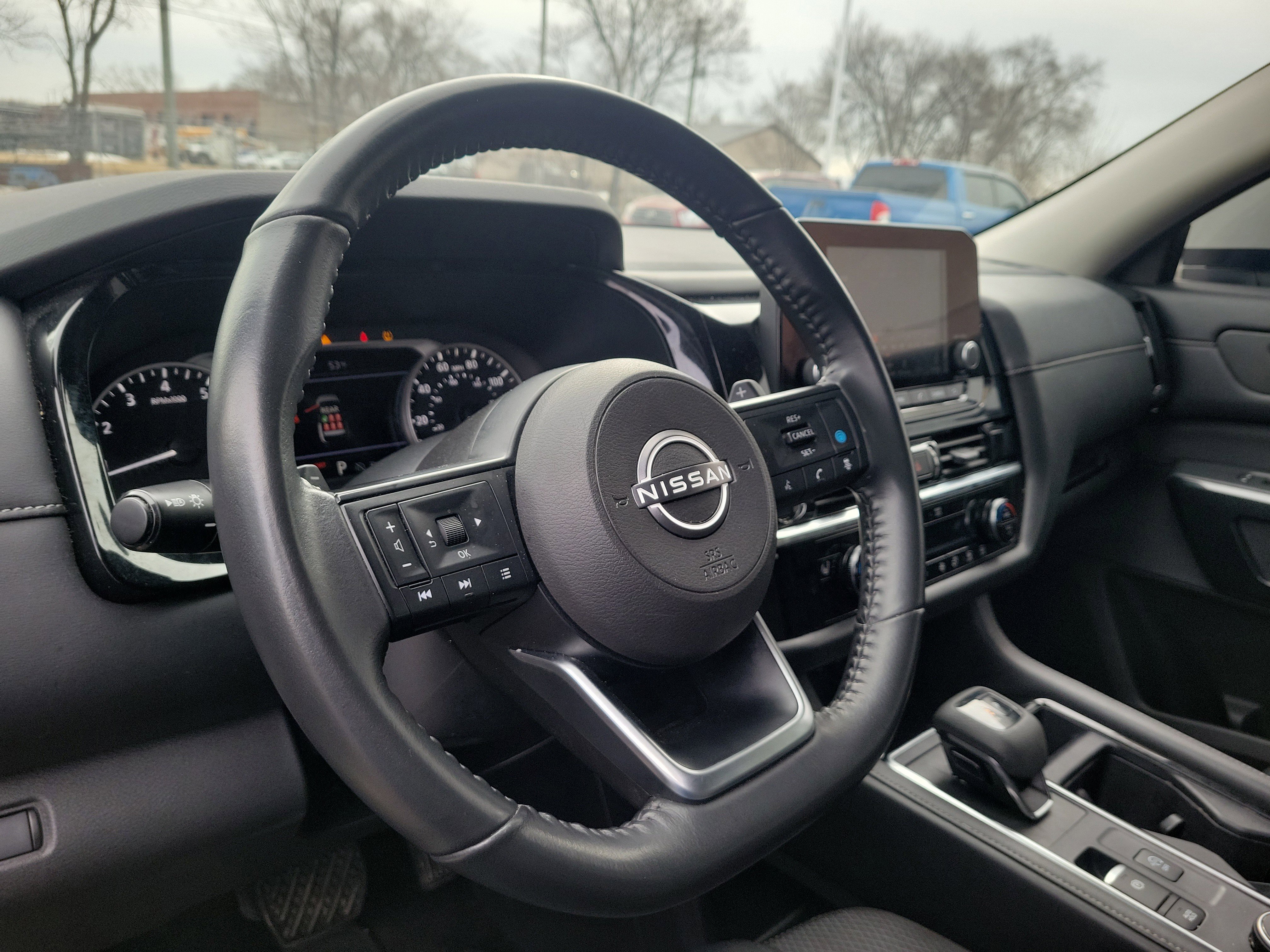 Used 2024 Nissan Pathfinder SV image 14