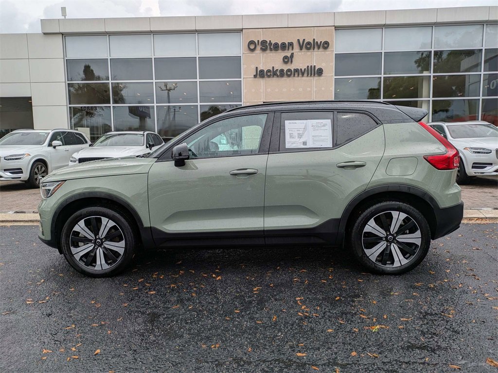 Used 2023 Volvo XC40 Recharge Core image 3