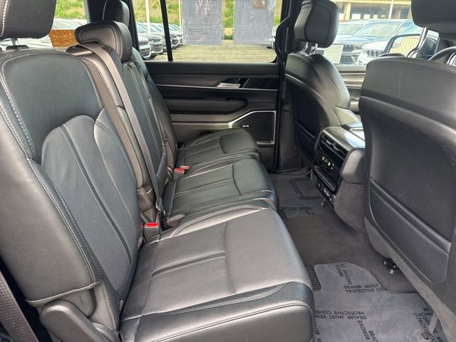 Certified 2024 Jeep Wagoneer Series III w/ Flexible Seating Group image 35