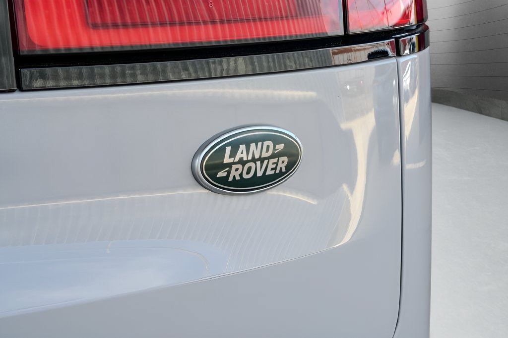 Used 2023 Land Rover Range Rover Sport SE AWD/4WD image 15
