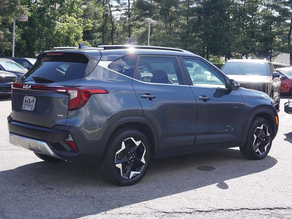 Used 2024 Kia Seltos EX AWD/4WD image 11