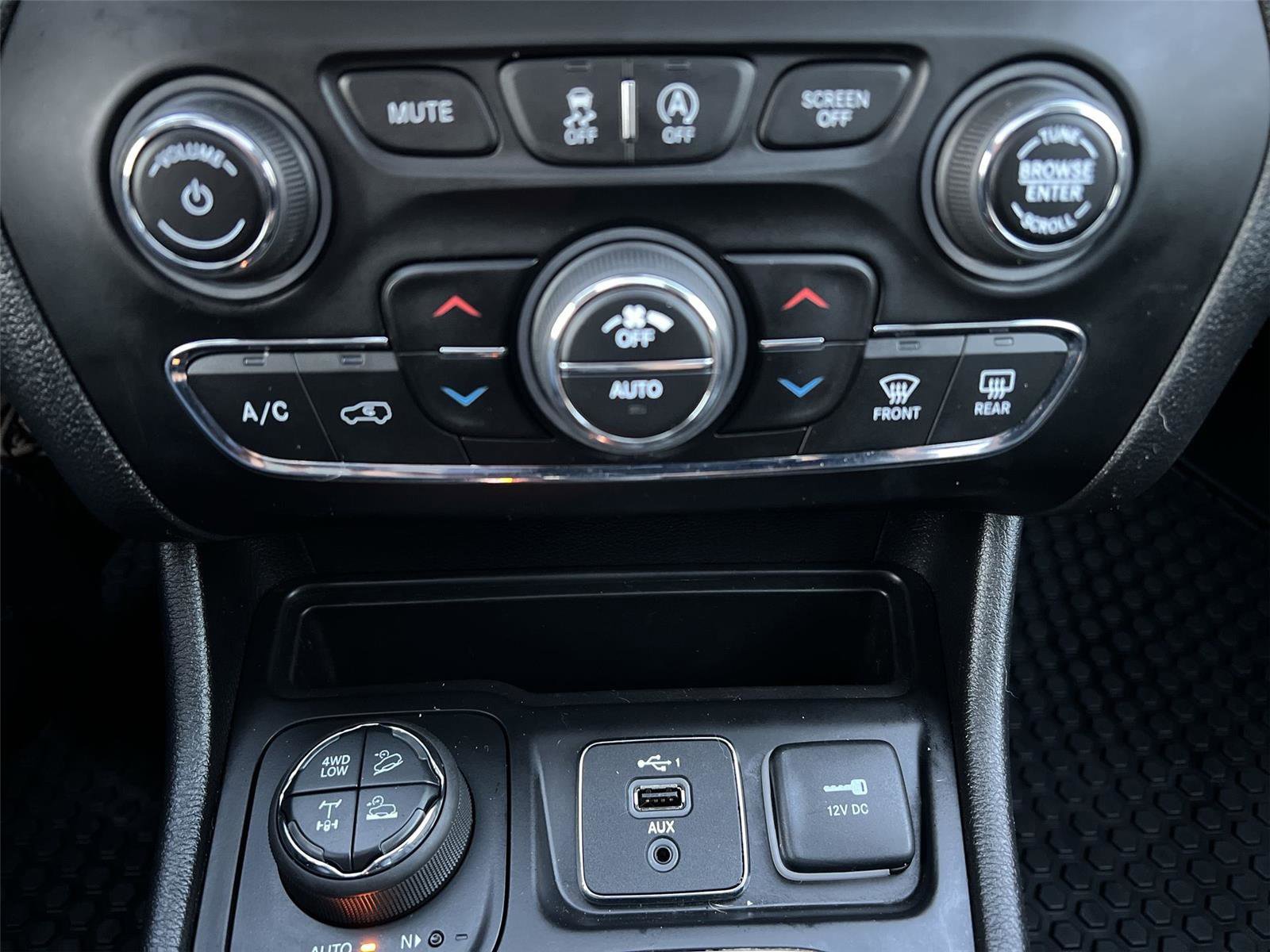 Used 2021 Jeep Cherokee Trailhawk w/ Trailer Tow Group image 18