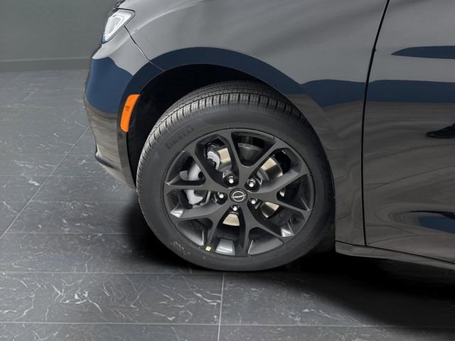 New 2026 Chrysler Pacifica Limited w/ S Appearance Package image 38
