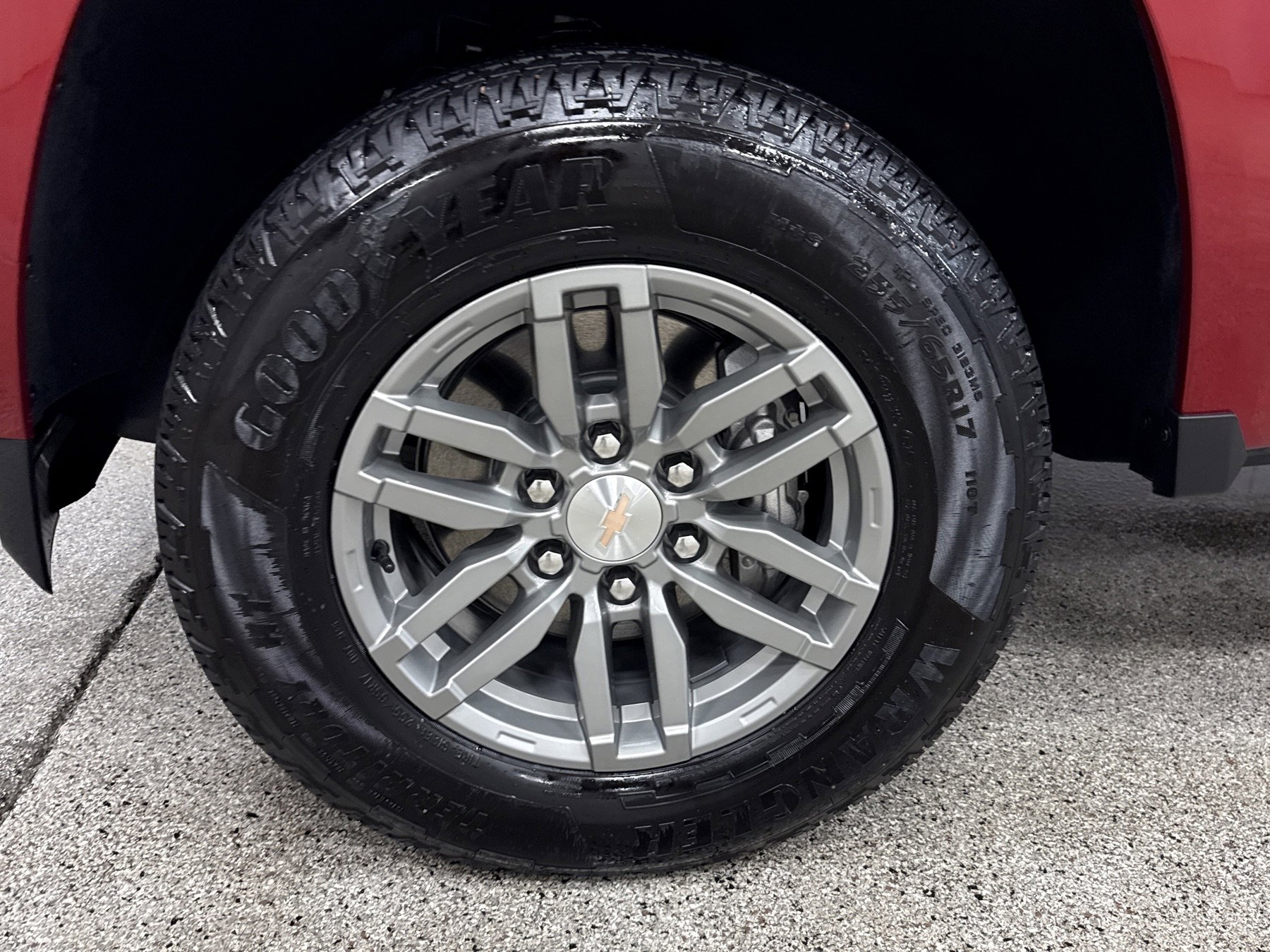 Used 2025 Chevrolet Colorado LT w/ LT Convenience Package image 2