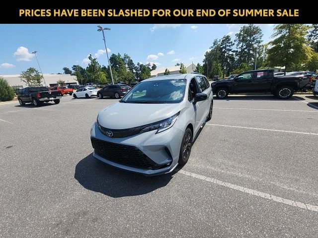 Certified 2025 Toyota Sienna XSE w/ XSE Plus Package AWD/4WD image 5