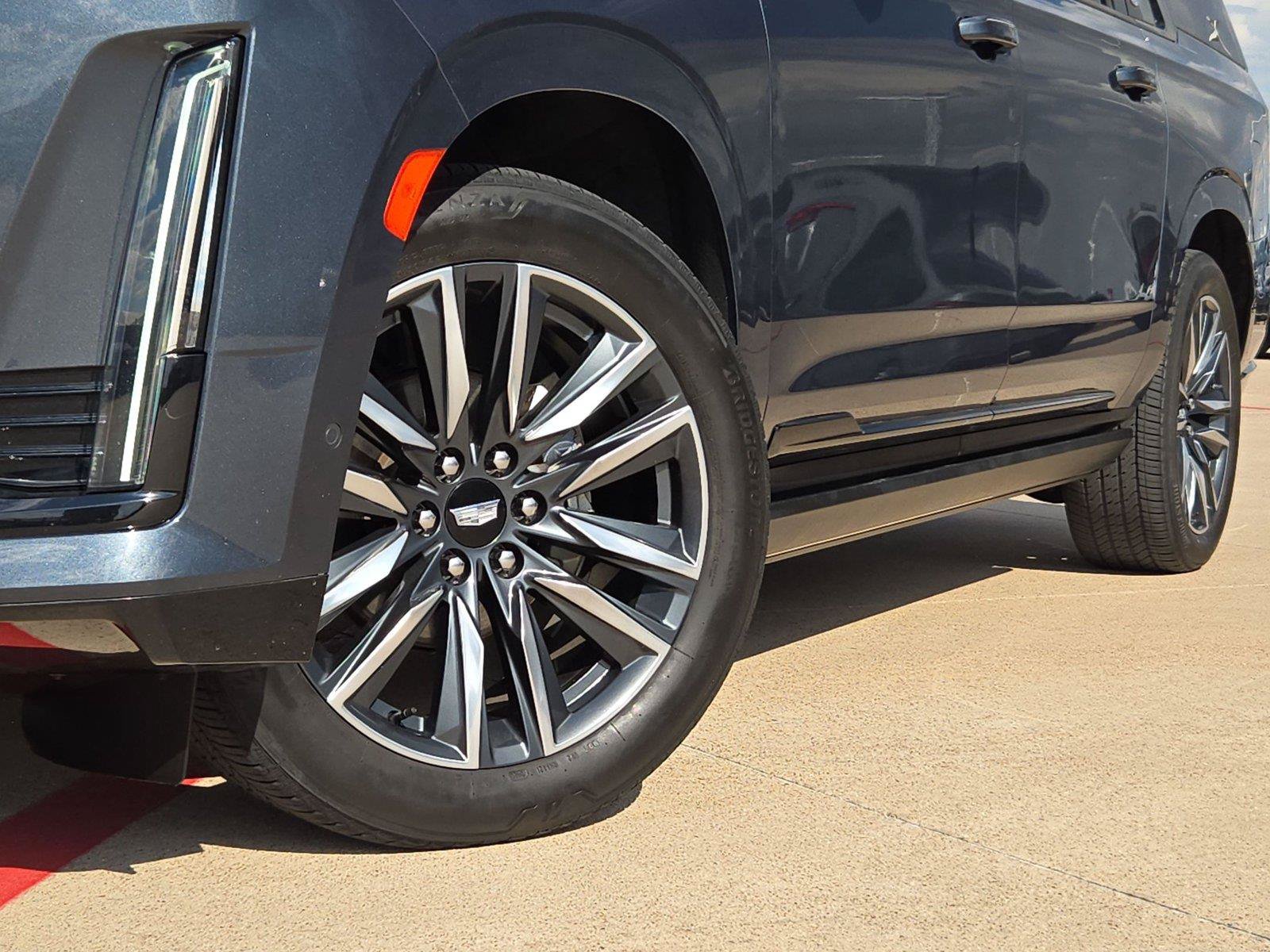 Used 2021 Cadillac Escalade ESV Sport w/ Driver Assist Tech Package RWD image 8