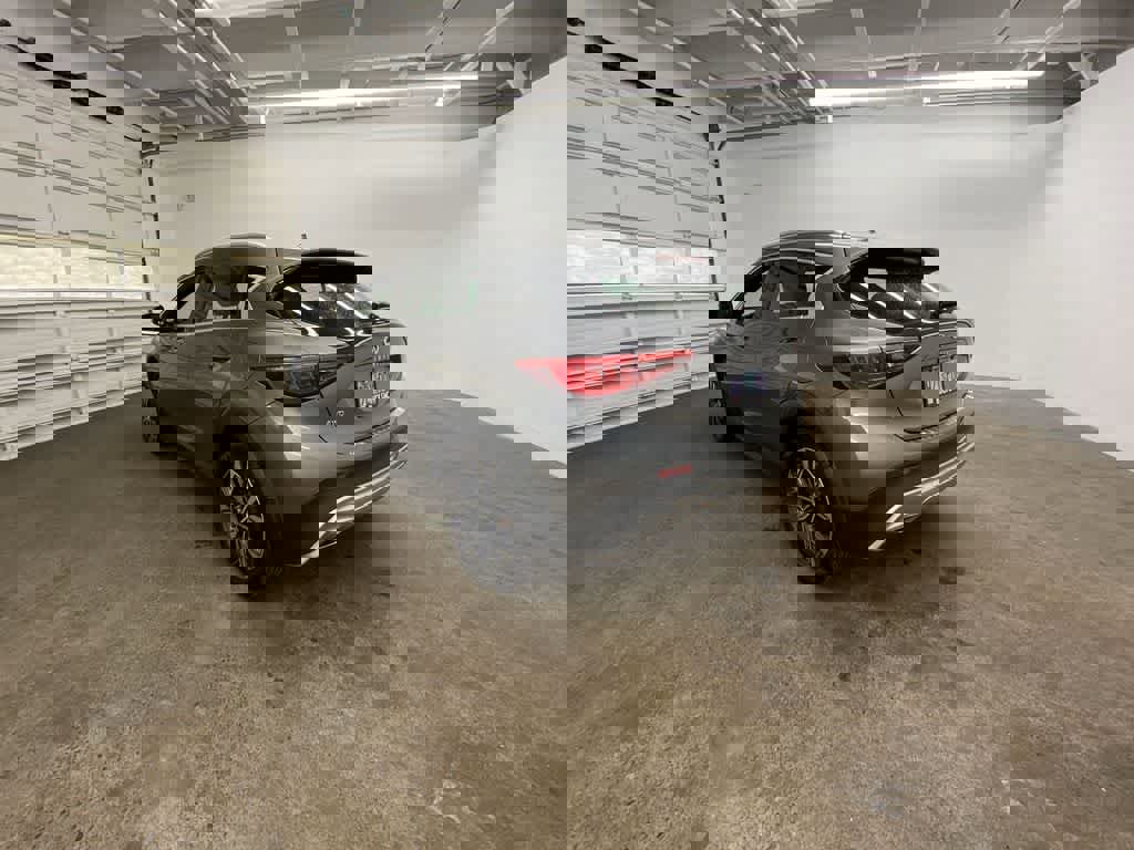 Used 2017 INFINITI QX30 Premium w/ Navigation Package image 4