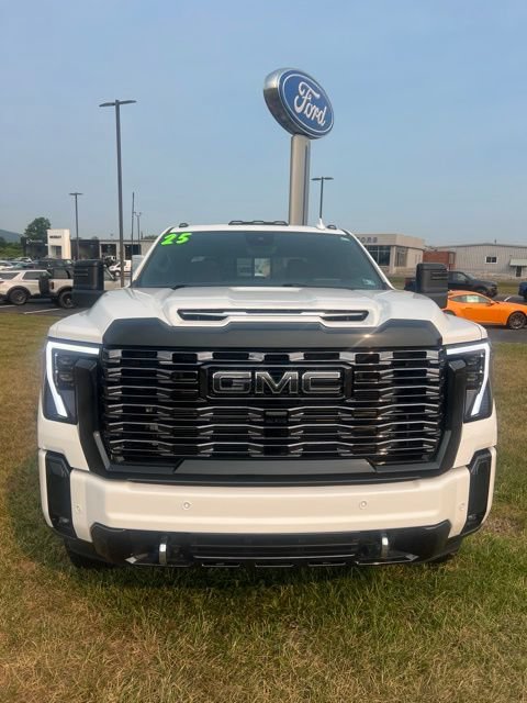 Used 2025 GMC Sierra 2500 Denali Ultimate AWD/4WD image 2