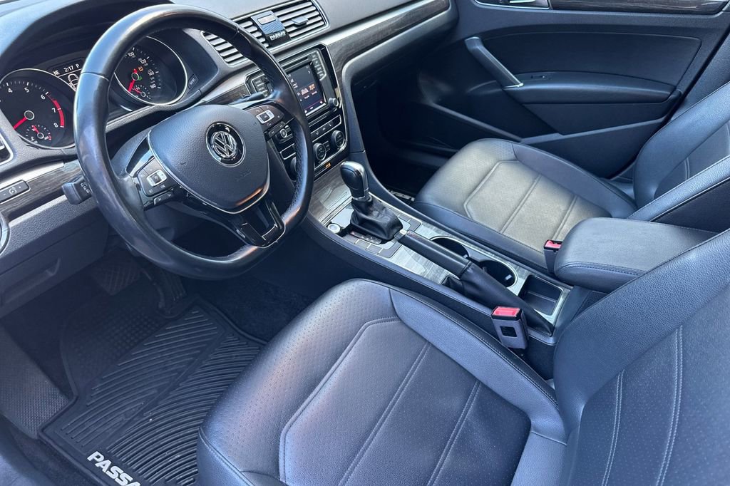 Used 2018 Volkswagen Passat 2.0T SE image 10
