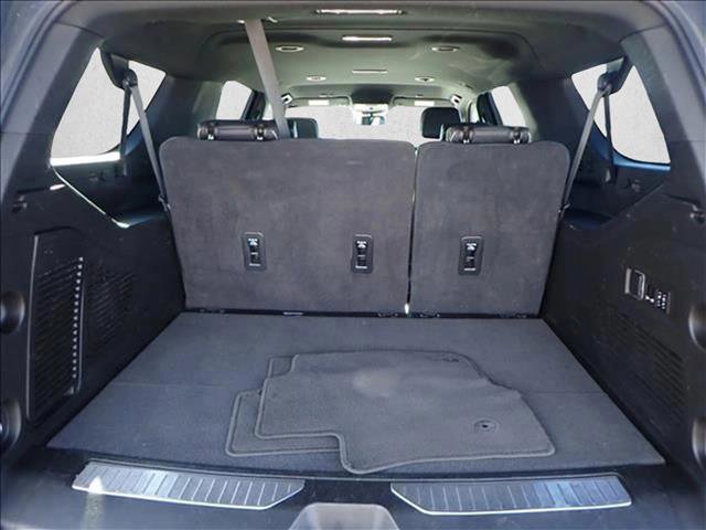 Used 2023 Chevrolet Suburban Premier image 9
