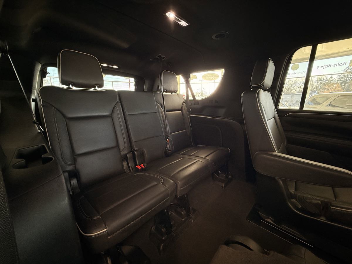 Used 2023 Chevrolet Suburban Premier image 32