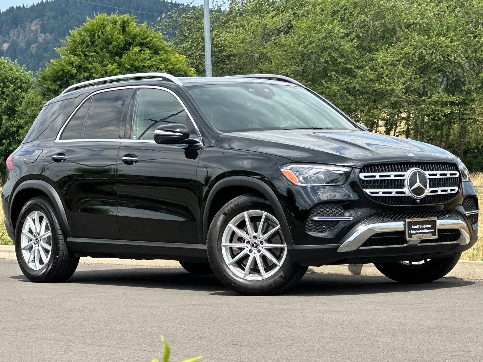 Used 2025 Mercedes-Benz GLE 350 4MATIC w/ Driver Assistance Package image 1