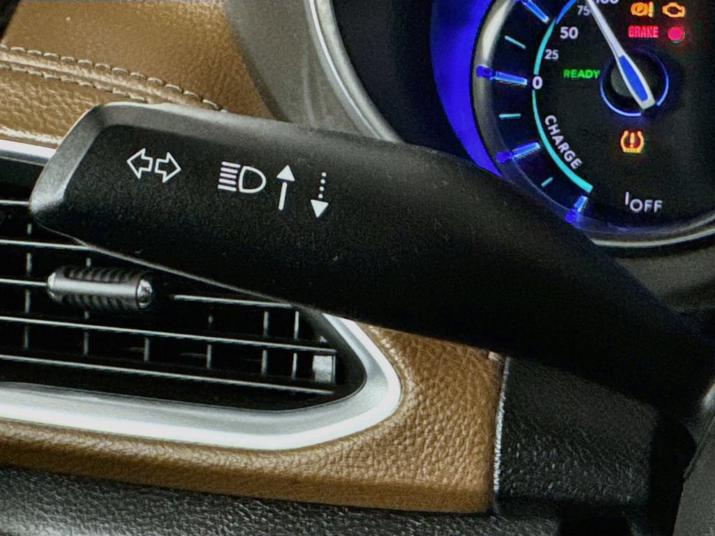 Used 2020 Chrysler Pacifica Limited FWD image 12