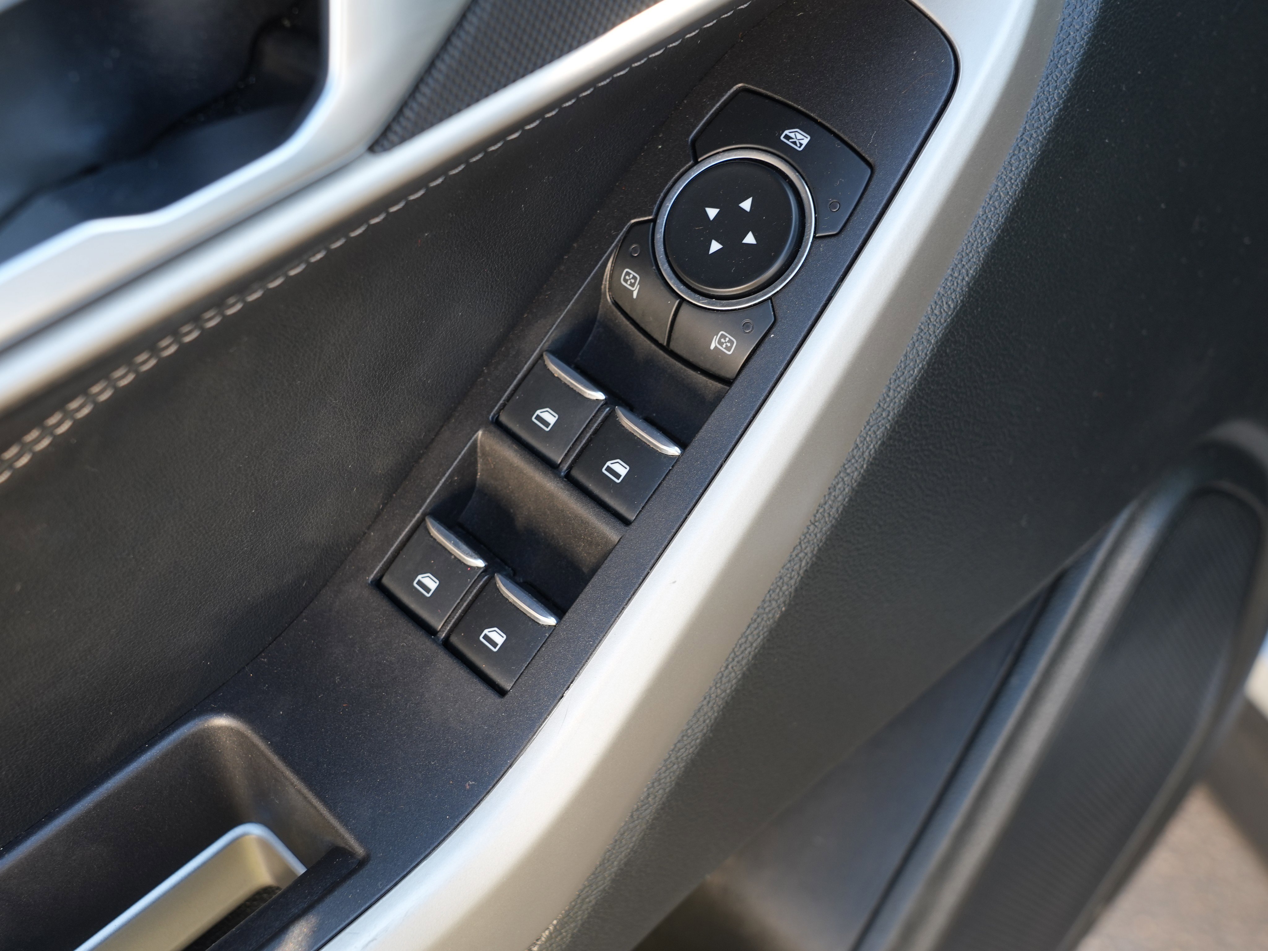 Used 2023 Ford Explorer XLT image 19